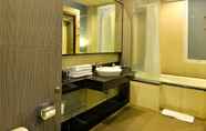 In-room Bathroom 5 100 Sunset Boutique