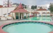 Swimming Pool 7 Urbanview Hotel Crown Tasikmalaya by RedDoorz