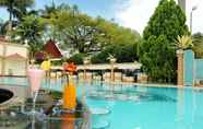 Swimming Pool 2 Urbanview Hotel Crown Tasikmalaya by RedDoorz