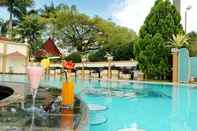 Swimming Pool Urbanview Hotel Crown Tasikmalaya by RedDoorz