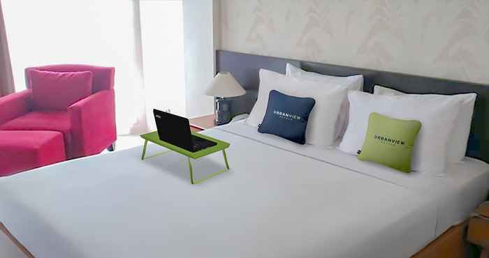 Bedroom Urbanview Hotel Crown Tasikmalaya by RedDoorz