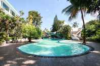 Swimming Pool Apita Hotel