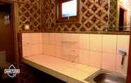 In-room Bathroom 7 Bantal Guling Villa