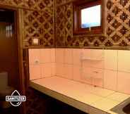 In-room Bathroom 7 Bantal Guling Villa