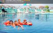 Swimming Pool 6 Tunjungan Hotel Surabaya