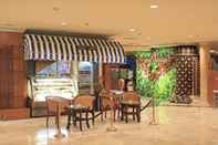 Bar, Kafe, dan Lounge Tunjungan Hotel Surabaya