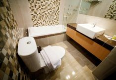 In-room Bathroom 7 Hotel Harmoni Tasikmalaya