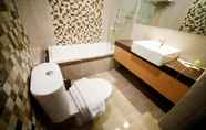 In-room Bathroom 7 Hotel Harmoni Tasikmalaya