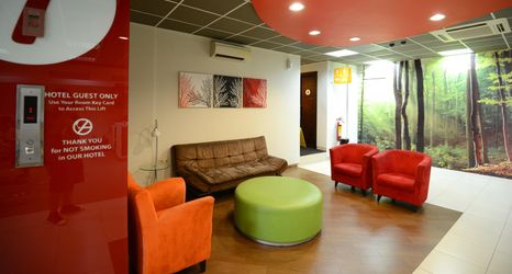 ロビー 2 Citihub Hotel @ Tunjungan