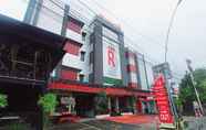 Exterior 2 Riez Palace Hotel Tegal