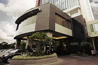 Bangunan The Premiere Hotel Pekanbaru