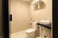 Toilet Kamar Violand Garden Hotel		