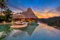 Swimming Pool Viceroy Bali