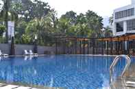 Kolam Renang Century Park Hotel