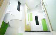 Toilet Kamar 5 Save Hotel Banjarmasin