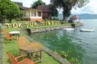 Hồ bơi Tuktuk Timbul Bungalows