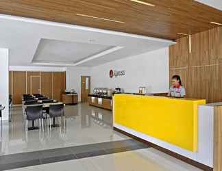 Lobi 2 Amaris Hotel Cirebon