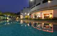 Swimming Pool 2 Harris Tebet Jakarta