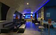 Bar, Kafe, dan Lounge 6 Harris Tebet Jakarta