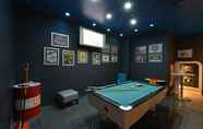 Quầy bar, cafe và phòng lounge 5 Harris Tebet Jakarta
