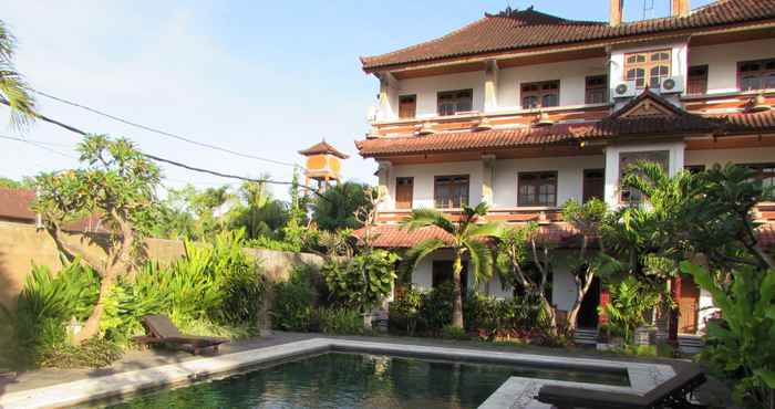 สระว่ายน้ำ Mangga Bali Inn