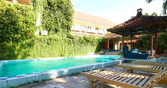 Swimming Pool Ayu Beach Inn