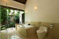 In-room Bathroom Villa Daksina