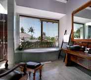 In-room Bathroom 4 The Akasha Luxury Villas