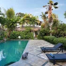 Gajah Biru Bungalows 1, Hotel Wantilan Desa Adat Kekeran