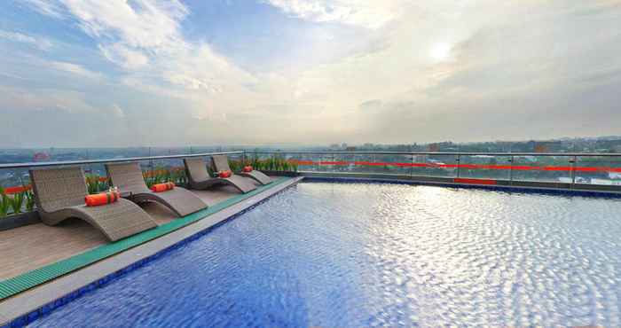 Kolam Renang Harris Hotel & Conventions Ciumbuleuit Bandung