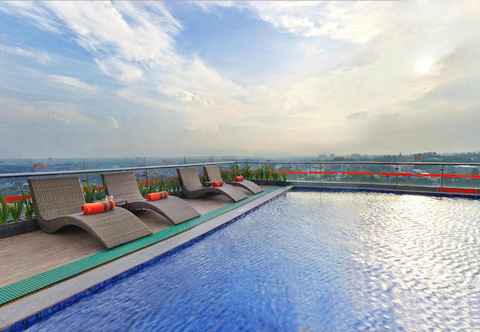 Swimming Pool Harris Hotel & Conventions Ciumbuleuit Bandung