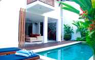 Swimming Pool 2 Delu Villas & Suites