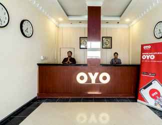 Lobi 2 OYO 687 Residence Hotel Syariah