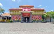 Luar Bangunan 4 Super OYO Flagship 2688 Guntur Hotel