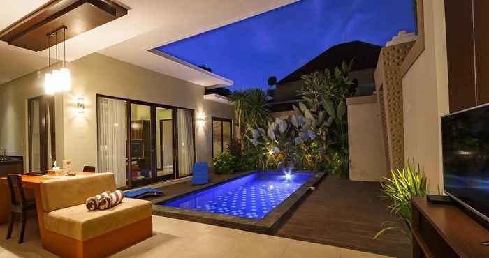 สระว่ายน้ำ Buana Bali Villas & Spa