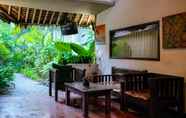 Ruang untuk Umum 6 OYO 954 Family House Lombok Hotel
