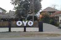 Bangunan OYO 954 Family House Lombok Hotel