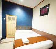 Bedroom 4 Hotel Queen Pontianak