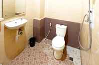 Toilet Kamar Hotel Queen Pontianak