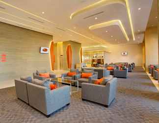 Lobby 2 HARRIS Hotel & Conventions Bekasi