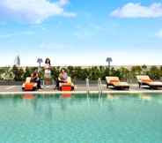 Swimming Pool 6 HARRIS Hotel & Conventions Bekasi