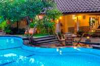 Kolam Renang Maharani Guest House	