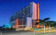 Exterior 3 HARRIS Hotel & Convention Kelapa Gading