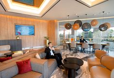 Lobby 7 The ZHM Premiere Padang