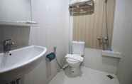 Toilet Kamar 6 Hotel Dermaga Keluarga Sonosewu