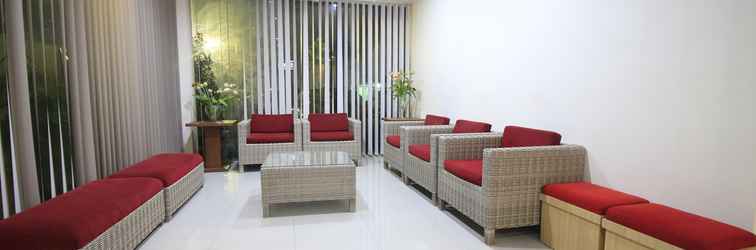 Lobby Hotel Dermaga Keluarga Sonosewu