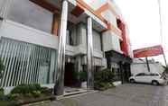 Bên ngoài 3 Kombokarno Hotel Malioboro