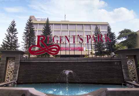 Exterior Regent's Park Hotel