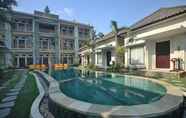 Swimming Pool 2 Kutamara Hotel