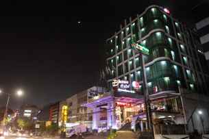 Business Hotel Tomang, Rp 466.831